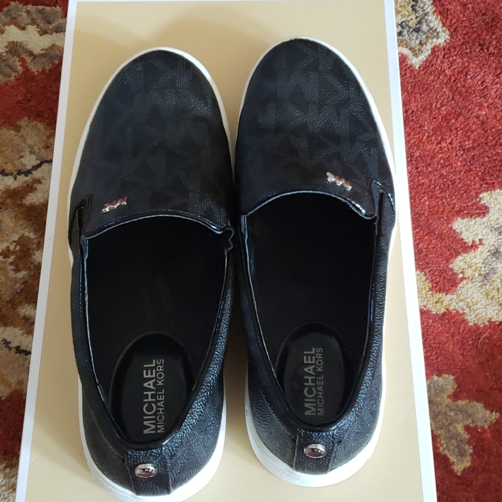 Women's shoes